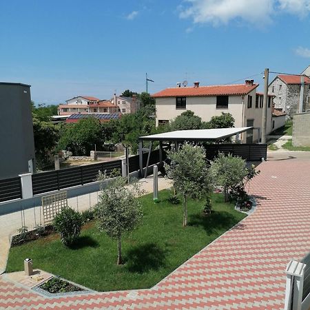 Apartments Donella Umag Exterior foto